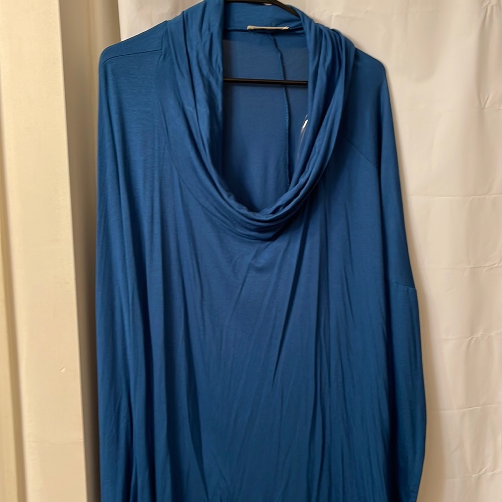 Women’s long sleeve knit top